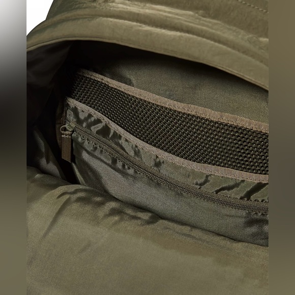 NEW**SALE**Victoria’s Secret PINK Quilted Puffer Backpack - Picture 4 of 5